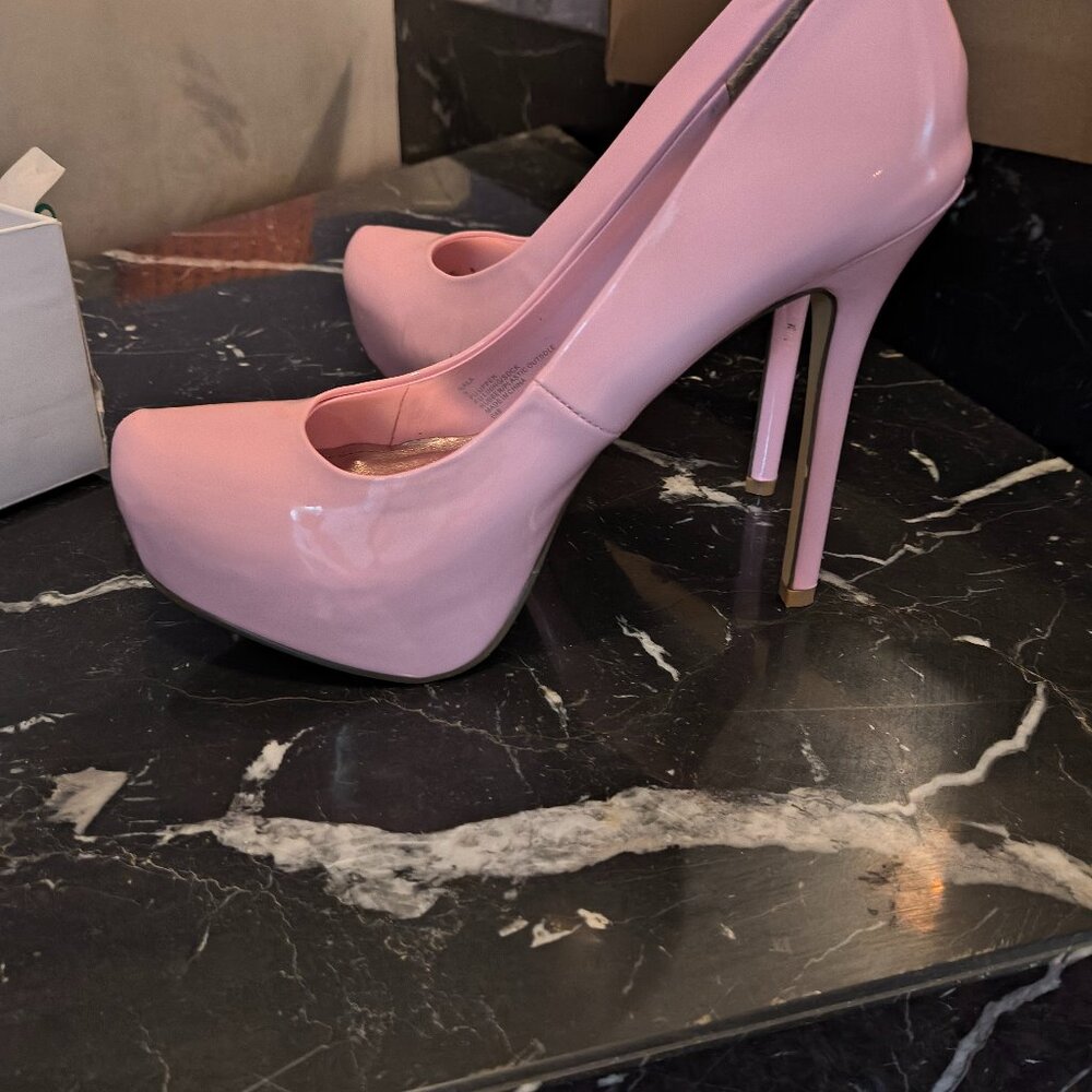 Pale pink platform Steve Madden heel